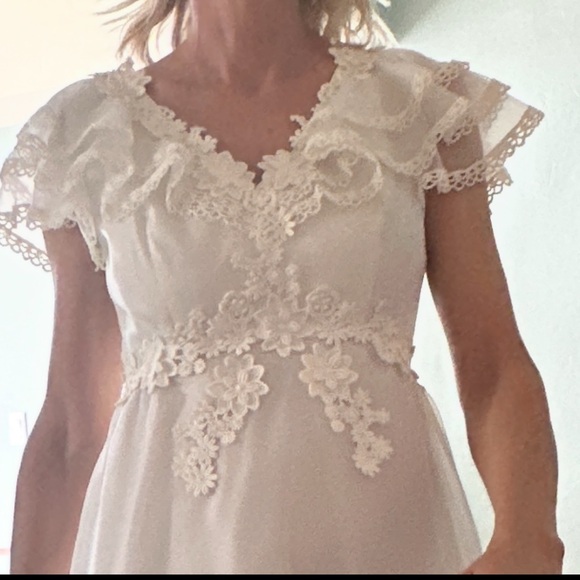 Vintage Wedding Dress - Picture 3 of 15